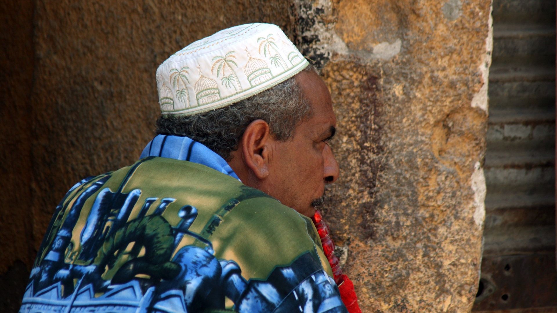 Aegypten-Mann raucht Wasserpfeife-IMG_7979