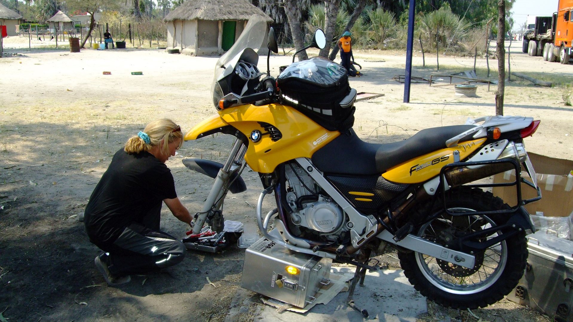 Botswana-Reifenwechsel-DSCF8606-reifenwechsel