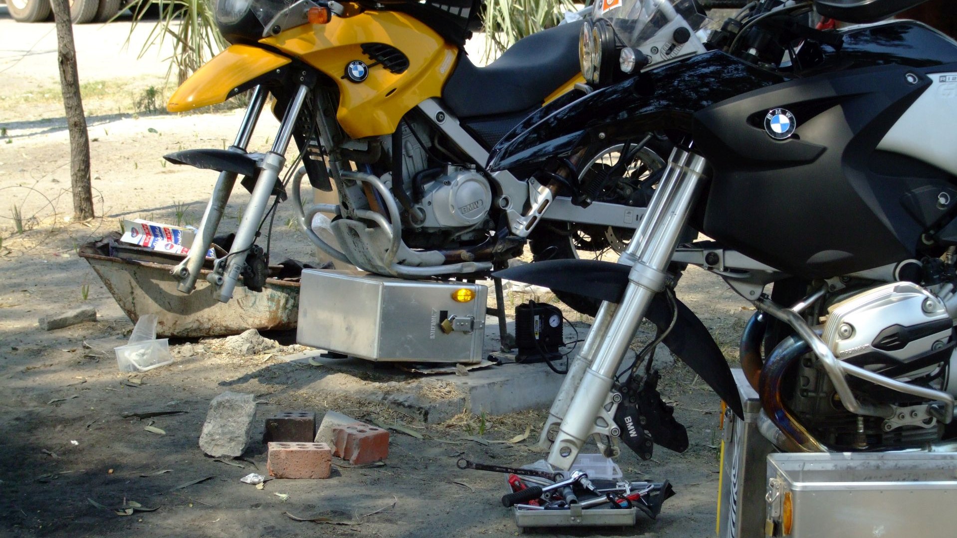 Botswana-Reifenwechsel-DSCF8613