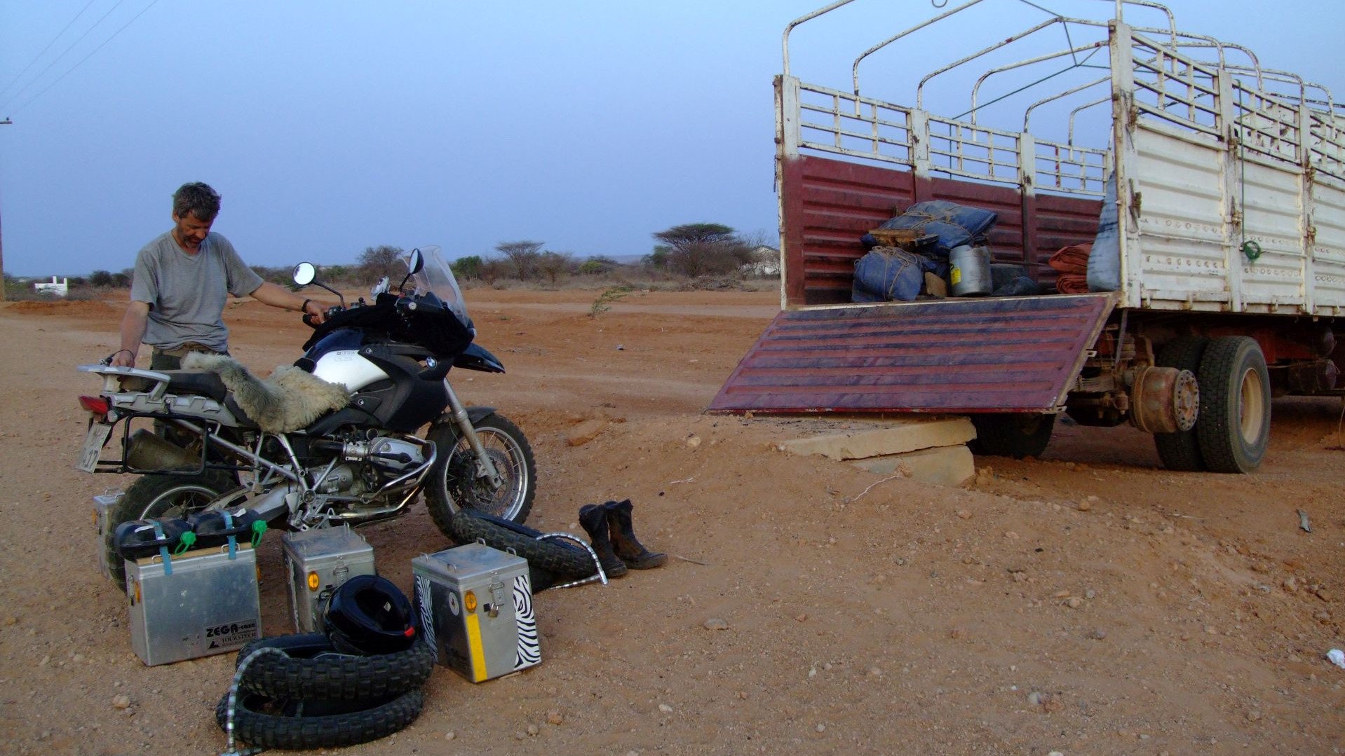Kenia-Abladen vom LKW-DSCF6744
