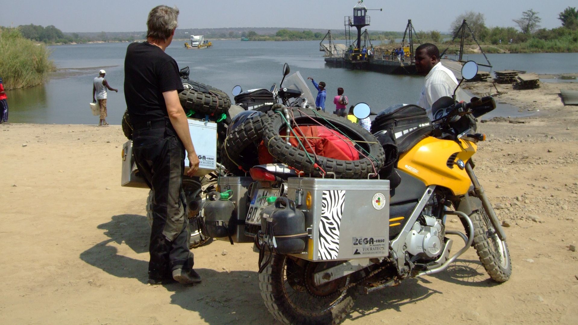 Sambia-Faehre nach Botswana-DSCF8395