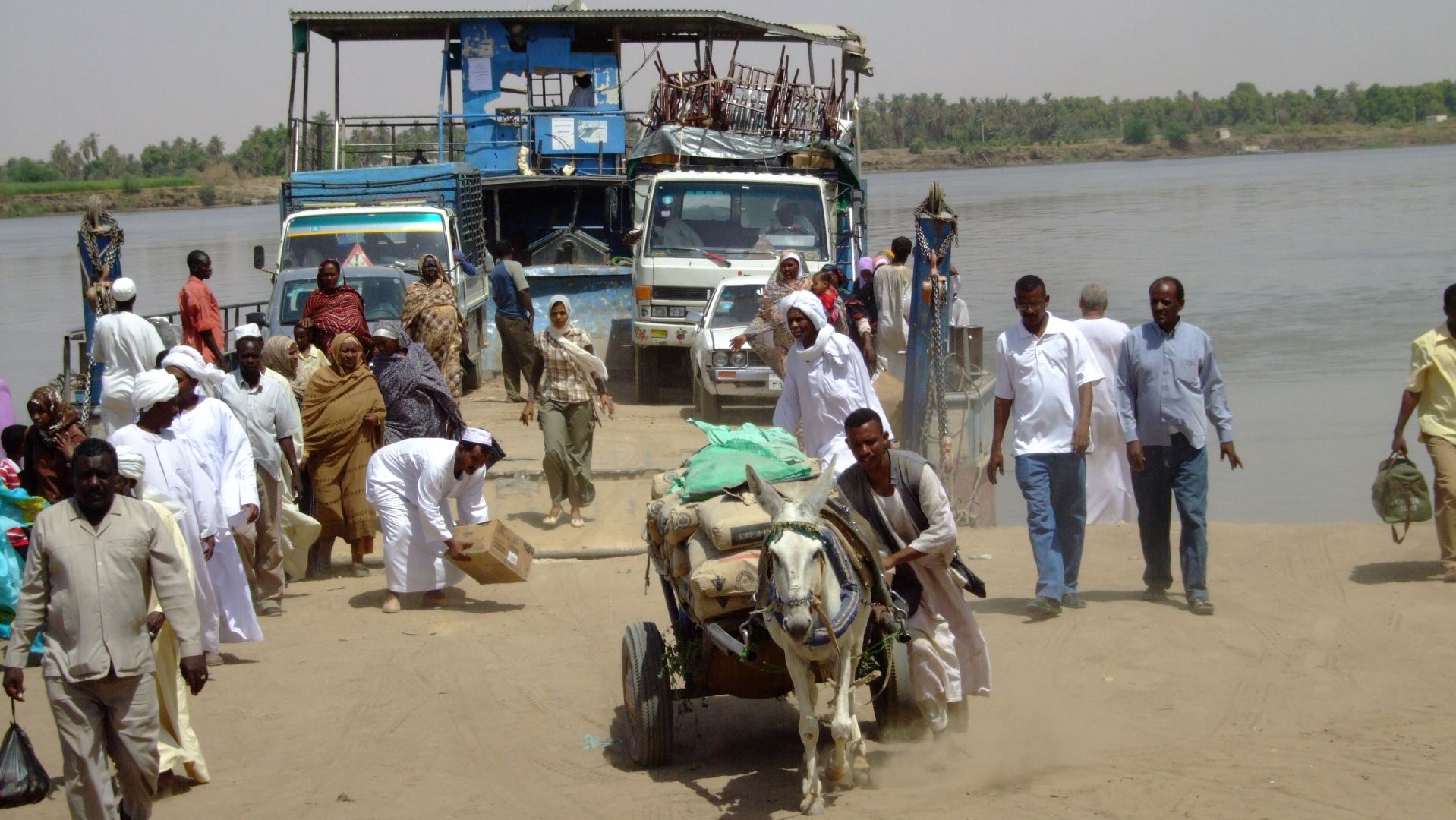 Sudan-Faehre ueber den Nil nach Dongola-DSCF5770