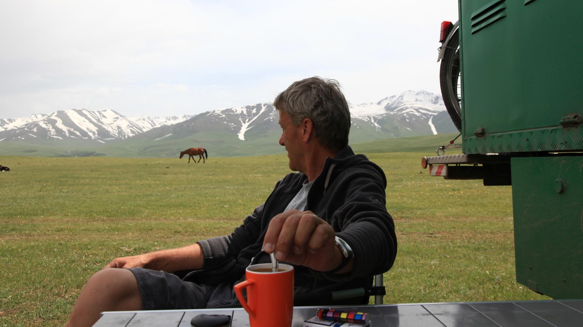 In Kirgistan, mit Stutenmilch im Kaffee. Gewöhnungsbedürftig